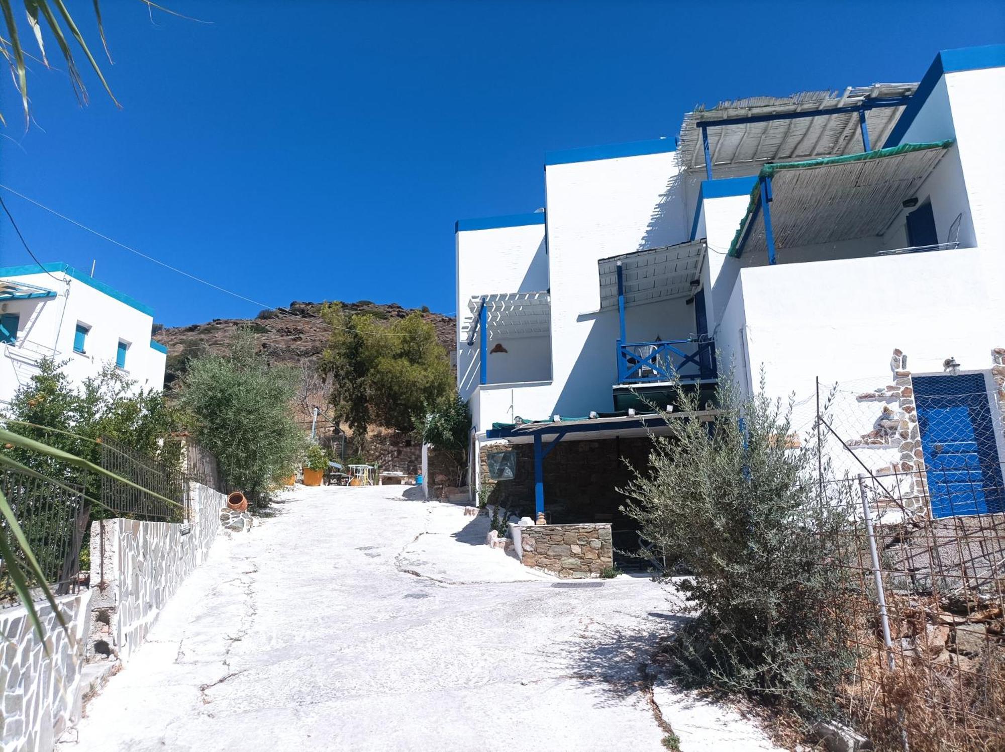 Aposperitis Rooms & Apartments Kini Exterior photo